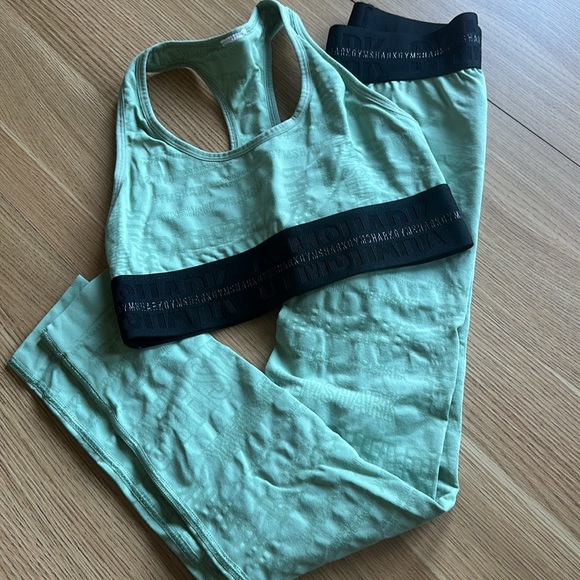 GYMSHARK 2 pc Set 💚🖤 - Picture 8 of 8